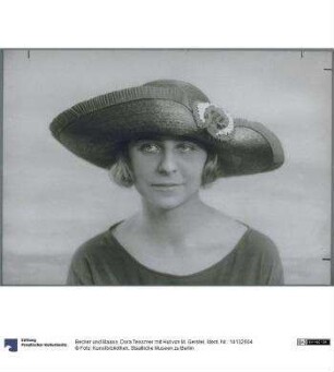Dora Tessmer mit Hut von M. Gerstel