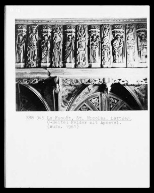 Lettner, Ostseite: Reliefs mit Apostel