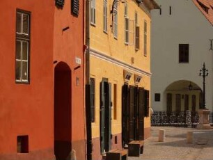 Historische Altstadt mit sanierten Wohnhäusern in Sibiu (Hermannstadt), der Kulturhauptstadt Europas 2007