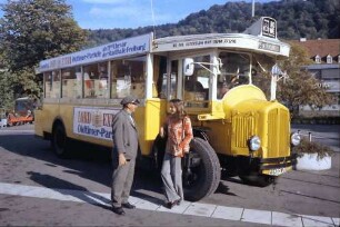Freiburg: Alter Paris Bus auf dem Karlsplatz