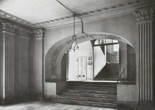 Preußsches Haus, Innenansicht: Foyer und Treppenhaus