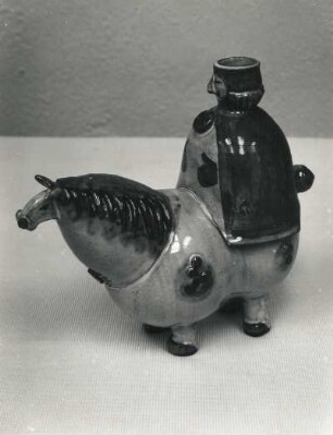 Meyer, Ingeborg. Leuchter. Keramik; H. 18cm