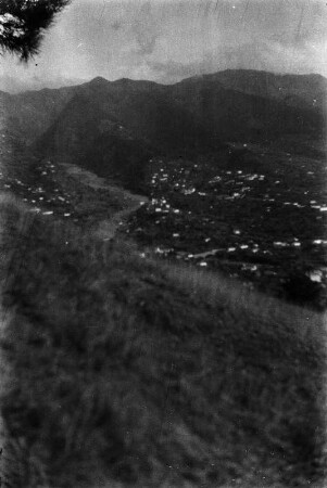 Berge bei Funchal : Blick auf die zerschluchteten Berge bei Funchal.