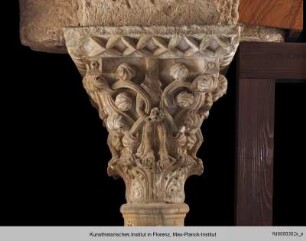 Kapitell mit Figuren in Ranken - E2Sh26