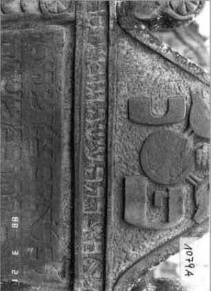 Grabstein 1079 (Index: 99902824) Material: Sandstein Maße HxBxT: 136x64x6 cm Symbolik: Vögel und Traube: Grabstein 1079A