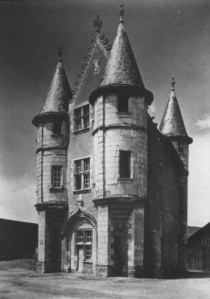 Angers, Schlösschen im Hof des Schlosses