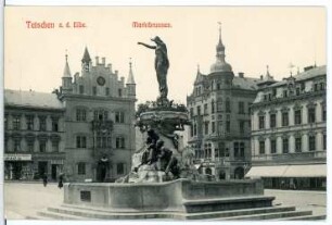 Tetschen. Marktbrunnen gegen Rathaus und Hotel Baum : Tetschen. Marktbrunnen (Elbebrunnen, 1907; Rudolf Weyr), Rathaus (1842; Johann Gottfried Gutensohn) und Hotel Baum