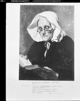 Lesende alte Frau