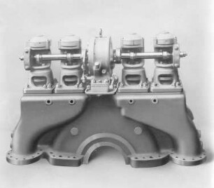 20 000 PS-Dampfturbine, Oberteil mit Düsenkasten und Hilfskraftmaschine (Thyssen und Co., Mühlheim) : Technikgeschichte | Maschinenbau | Kraftmaschinen | Dampfturbinen