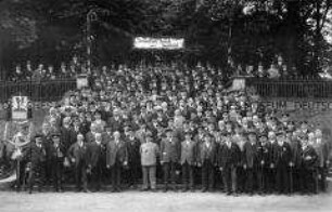 Gruppenbild der Teilnehmer des Abgeordnetentags des deutschen Artillerieverbandes