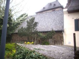 Hattenheim - Kirchhof im Norden mit Kirchhofmauer
