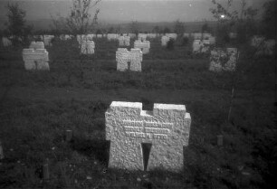 Hürtgen, Eifel: Reihengräber mit Doppelkreuz