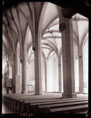Stiftskirche innen; Schiff nach Südosten nach der Restaurierung