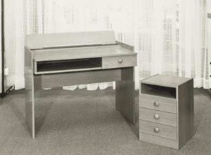 Schreibtisch (Modell 160) und Nachtschrank (Modell 160) (1978)