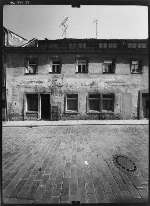 Pirna-Altstadt, Schuhgasse 12. Wohnhaus. Straßenfront (Teilansicht)
