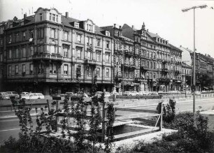 Privatgebäude, Straßen und Plätze in Karlsruhe. Kriegsstraße/Ecke Kreuzstraße