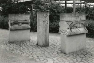 Torgau. Elbstraße. Denkmal zur Geschichte der Torgauer Elbbrücke (Sandstein)