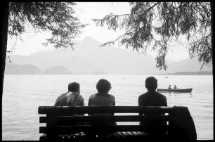 Mondsee: Bank am See