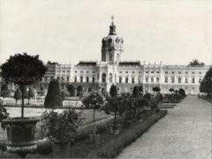 Blick auf die Parkseite im Schloss Charlottenburg