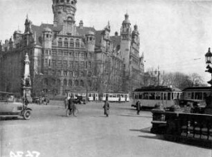 Leipzig: Verkehr am Rathaus, Tauchnitzbrücke
