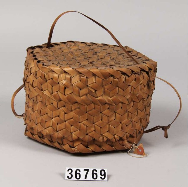 Basket with lid