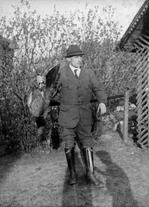 Förster mit Jagdbeute
