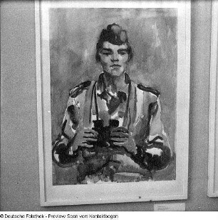 Militärs bei Kunstausstellung