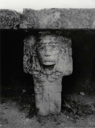 Chichen Itza, Götterkopf im Kriegertempel