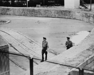 Blick über die Staatsgrenze zu Westberlin/Berliner Mauer am Brandenburger Tor