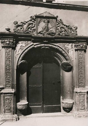 Pirna. Niedere Burgstraße. Renaissanceportal von 1540 am Blechschmidthaus