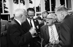 17. Tagung 1967 Chemiker; Maikäferrede: Harold C. Urey, Baron Dées de Sterio, ? im Hintergrund, Leopold Ruzicka, Otto Hahn