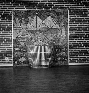 Sachsenwaldschule Gymnasium Reinbek: Schulstraße: Erweiterungsbau: Pausenhalle: Schülerarbeit: Brunnen mit Wandmosaik