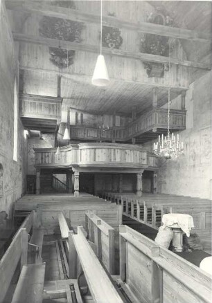 Innenansicht der Kirche zu Briesen : Ort: Brjazyna / Briesen. Innenansicht der Kirche An den Wänden befindet sich Freskenmalerei.