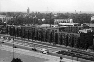 Berlin: Funkturm; Blick vom Restaurant auf Funkhaus Masurenallee