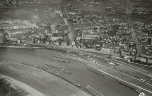 Pieschen mit Winterhafen : Dresden-Pieschen. Winterhafen und Wohnbebauung zwischen Leipziger und Riesaer Straße von Südwesten