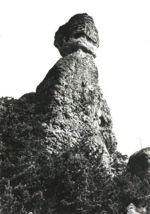 Sächsische Schweiz, Rathener Gebiet. Türkenkopf. Seilschaft Bruno Henning über dem Ring in der Ausstiegsrinne der Südwand (V)