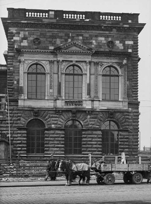 Dresden, Gemäldegalerie Alte Meister, Wiederaufbau, Pferdefuhrwerk