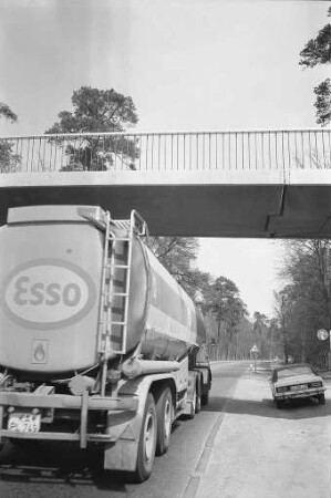 LKW-Verkehr auf dem Adenauerring