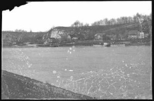Niedermuschütz. Elbe mit Dampfer Austria