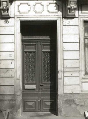 Dresden-Neustadt, Martin-Luther-Platz 3. Wohnhaus (1885). Hauseingang