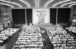Freiburg: Stadthalle; SPD-Parteitag, Totale, Eppler redet