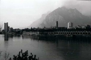 Lecco: Fabrikanlage am Kanal, Lago di Lecco