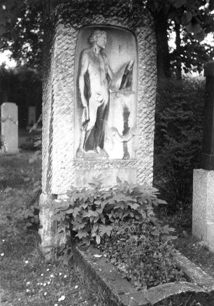 Oppach. Grabstätte Hermann Zumpe, Münchner Ostfriedhof (Sektion 42, Reihe 2, Grab 10; Aufnahme Ruth Wehder, Germering, 1988)