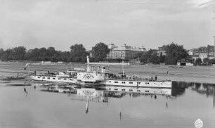 Elbedampfer Karlsbad : Blick vom Altstädter Ufer über die Elbe mit Personen-Seitenraddampfer "Karlsbad" (1898, Werft Blasewitz) zum Japanischen Palais