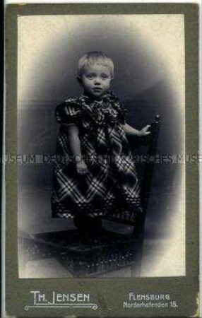 Kleines Kind im karierten Kleid, Carte de visite