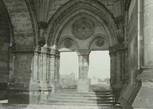 Ruine der Johanneskirche : Dresden-Pirnaische Vorstadt, Pillnitzer Straße, Ruine der Johanneskirche, Halle am Turm mit Sprenglöchern