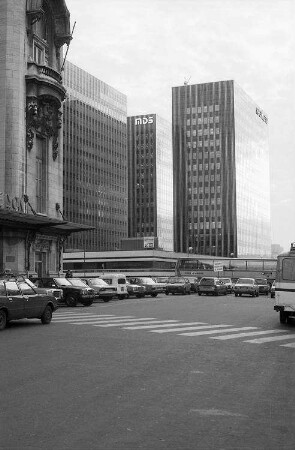 Paris: Hochhäuser im Gegenlicht am Gare de Lyon