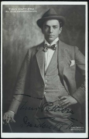 Porträt Tino Pattiera : Porträt Tino Pattiera (1890-1966; Sänger, Tenor). Fotografie (Weltpostkarte mit Autogramm und Datum 1.X.16) von Hugo Erfurth. Dresden, 1916