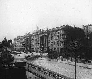 Berlin, Schloss, von Südosten, 1945 ausgebrannt, Ruine 1950/51 gesprengt