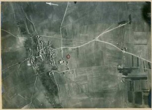 Foto eines getarnten Karrens aus 3.000 m Höhe (Luftbild)